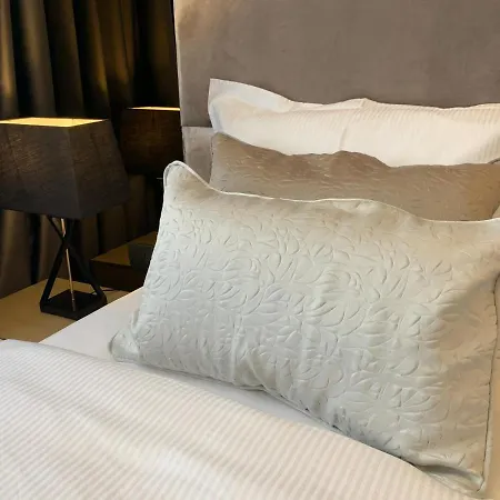 레오네 4*