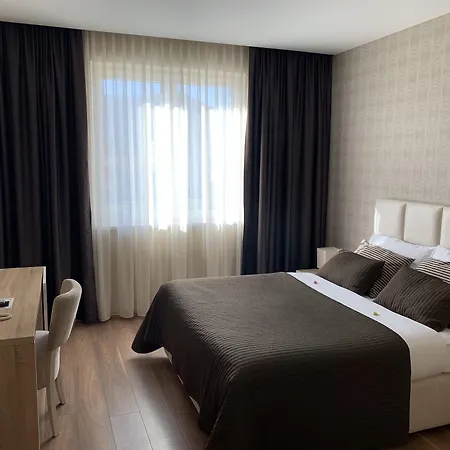 레오네 4*