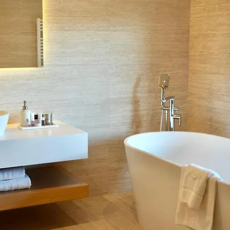 Leone Hotel