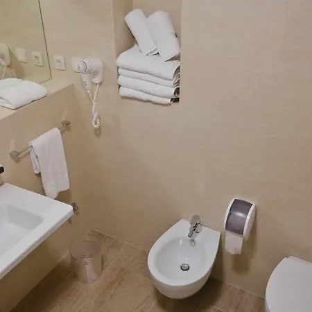 Leone Otel 4*